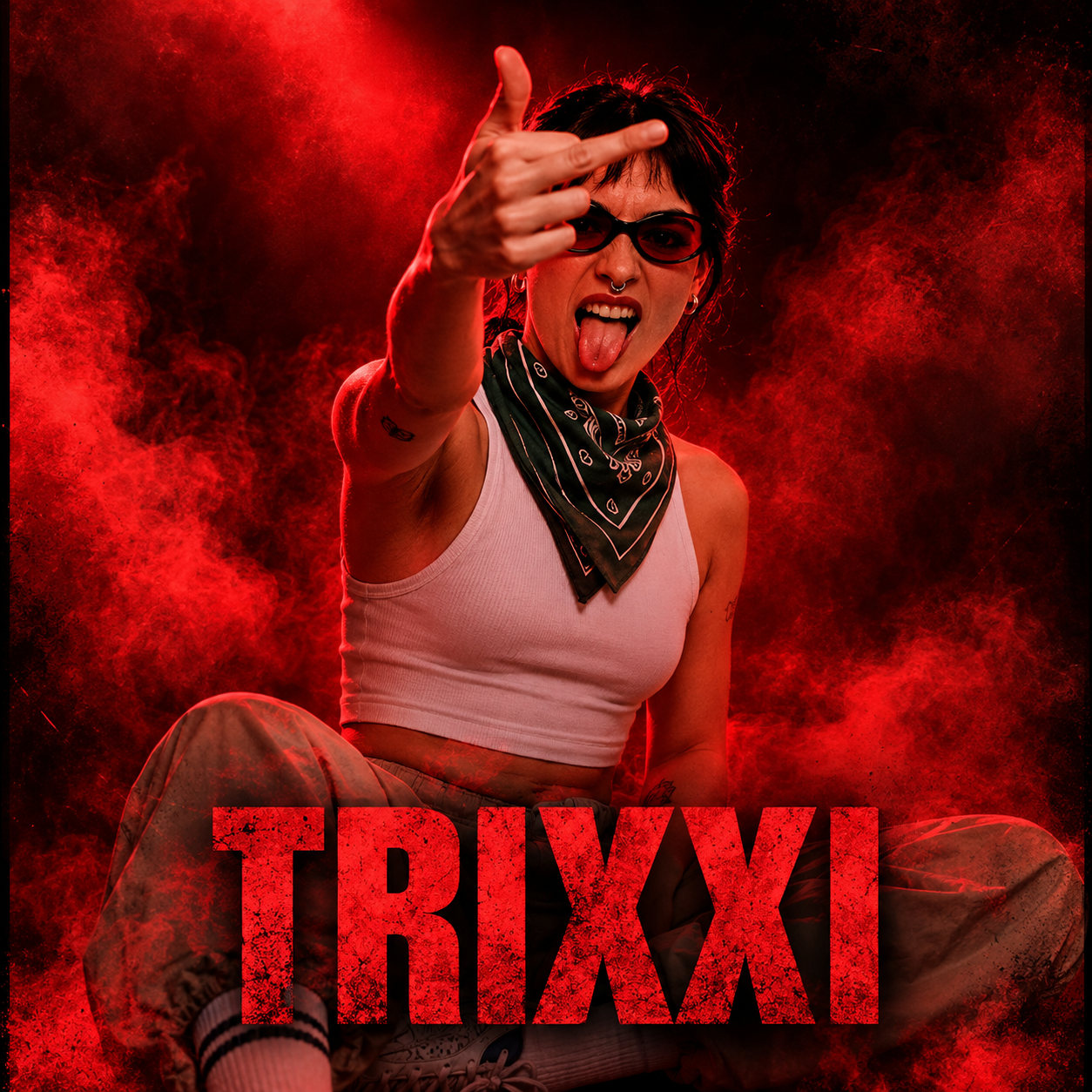 TRIXXI, portada oficial en rojo con sombras negras